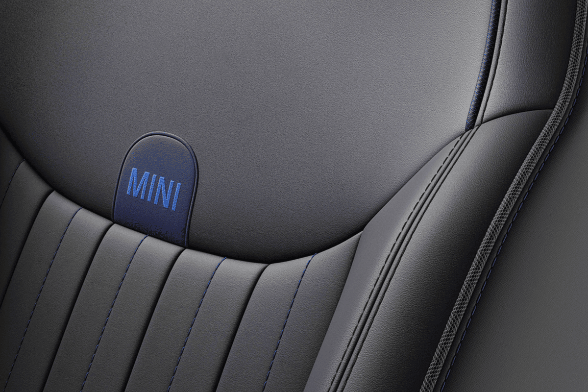 MINI totalmente elétrico - galeria de fotos do interior - estofamento de estilo essencial.